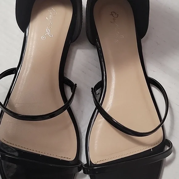 Qupid Black Strappy Sandals Size 7 Like New - Picture 7 of 9